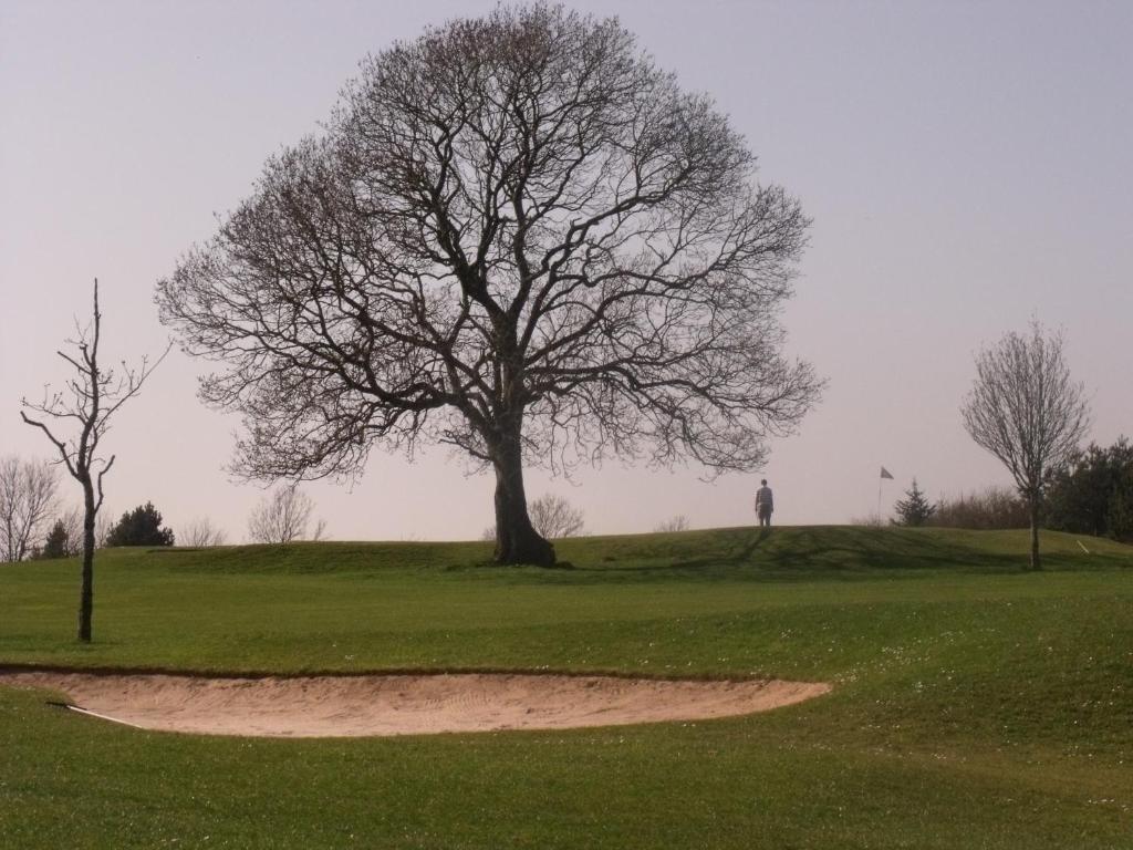 St Mary'S Hotel Golf & Country Club Pencoed Экстерьер фото